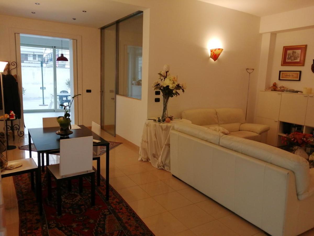 Casa Lauretta - Terrazza - Garage Wifi E Bici Gratuite Villa Lecce Exteriör bild