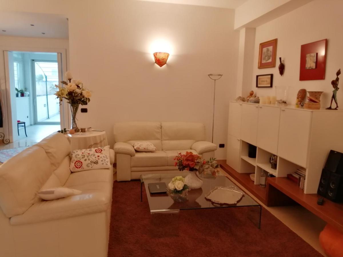 Casa Lauretta - Terrazza - Garage Wifi E Bici Gratuite Villa Lecce Exteriör bild